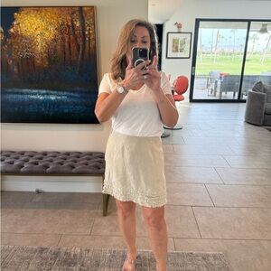 Tommy Bahama khaki linen skirt. Size 2 but fits big.